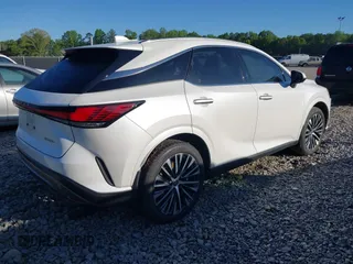 2023 Lexus RX 350 z VIN JTJCHMAA7P2002716, wystawiony jako IAAI lot #42043659 z przebiegiem 49 209 mil mil oraz . Historia ofert i sprzedaży dostępna na DreamBid. Obrazek 4.