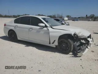 2018 BMW 5 Series 530i z VIN WBAJA5C54JWA57368, wystawiony jako Copart lot #49700045 z przebiegiem Nie podano mil oraz Szkody całkowita. Historia ofert i sprzedaży dostępna na DreamBid. Obrazek 4.