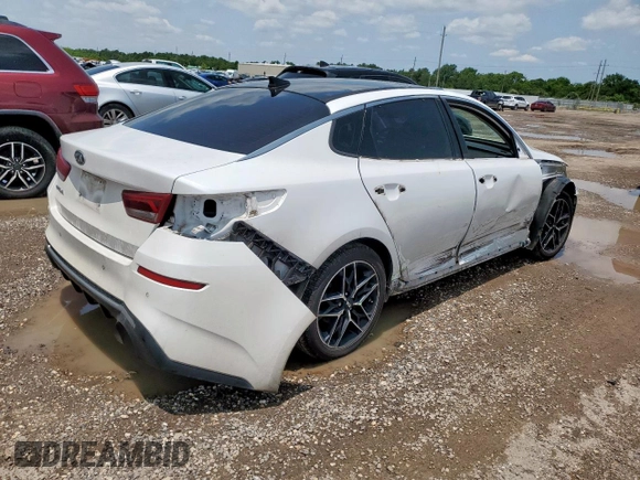 2020 Kia Optima LX with VIN 5XXGT4L32LG442977, listed as a Copart auction lot 59026745 with 81,080 mi miles and Salvage title. Bid and sale history available at DreamBid. Image 3.