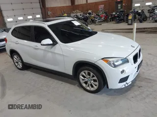 2013 BMW X1 xDrive28i z VIN WBAVL1C50DVR82757, wystawiony jako IAAI lot #42431997 z przebiegiem 225 137 mil mil oraz . Historia ofert i sprzedaży dostępna na DreamBid. Obrazek 1.