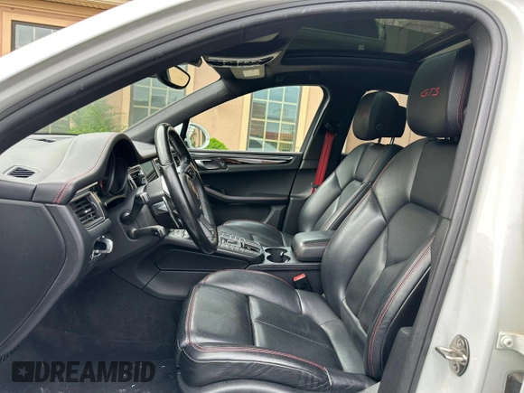 2018 Porsche Macan GTS z VIN WP1AG2A50JLB60299, wystawiony jako Copart lot #59274845 z przebiegiem 123 203 mil mil oraz Czysty tytuł • Clean title. Historia ofert i sprzedaży dostępna na DreamBid. Obrazek 9.