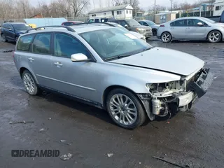 2005 Volvo V50 с VIN YV1MW682X52042335, выставлен на аукционе IAAI как лот 41695665 с пробегом 128 265 миль миль и . История ставок и продаж доступна на DreamBid. Изображение 1.