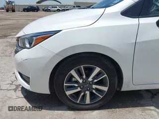 2024 Nissan Versa SV z VIN 3N1CN8EV3RL896606, wystawiony jako IAAI lot #42376921 z przebiegiem 16 157 mil mil oraz . Historia ofert i sprzedaży dostępna na DreamBid. Obrazek 6.