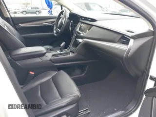2017 Cadillac XT5 Premium Luxury FWD z VIN 1GYKNCRS3HZ307728, wystawiony jako IAAI lot #42203542 z przebiegiem 50 433 mil mil oraz . Historia ofert i sprzedaży dostępna na DreamBid. Obrazek 5.