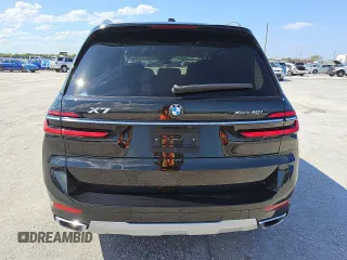 2024 BMW X7 xDrive40i z VIN 5UX23EM07R9V08996, wystawiony jako Copart lot #56997025 z przebiegiem 27 719 mil mil oraz Tytuł czysty. Historia ofert i sprzedaży dostępna na DreamBid. Obrazek 6.