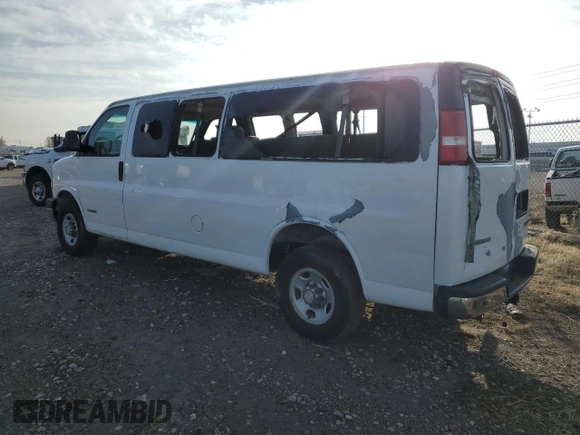 2006 Chevrolet Express Passenger with VIN 1GAHG39U461274433, listed as a Copart auction lot 82622414 with 206,975 mi miles and Clean title. Bid and sale history available at DreamBid. Image 2.