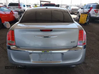 2012 Chrysler 300 Limited z VIN 2C3CCACG4CH223309, wystawiony jako IAAI lot #42217932 z przebiegiem 119 961 mil mil oraz . Historia ofert i sprzedaży dostępna na DreamBid. Obrazek 17.