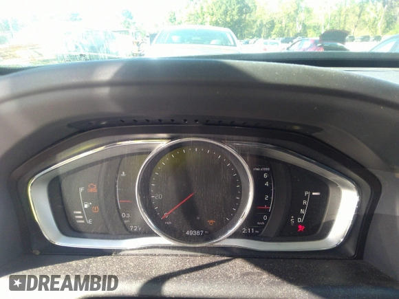 2017 Volvo XC60 Inscription with VIN YV440MDU0H2207703, listed as a IAAI auction lot 40400202 with 49,387 mi miles. Bid and sale history available at carsss.com. Image 7.