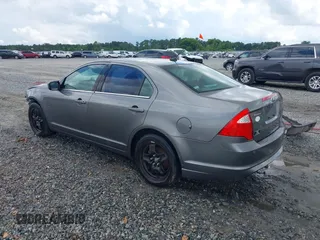 2010 Ford Fusion SE z VIN 3FAHP0HA0AR390424, wystawiony jako IAAI lot #42412805 z przebiegiem 276 002 mil mil oraz . Historia ofert i sprzedaży dostępna na DreamBid. Obrazek 3.
