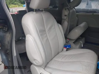 2011 Toyota Sienna XLE AAS с VIN 5TDYK3DC5BS090992, выставлен на аукционе IAAI как лот 42464308 с пробегом 356 672 миль миль и . История ставок и продаж доступна на DreamBid. Изображение 8.
