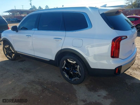 2023 Kia Telluride S with VIN 5XYP6DGC4PG384549, listed as a IAAI auction lot 41141392 with 43,916 mi miles. Bid and sale history available at carsss.com. Image 3.