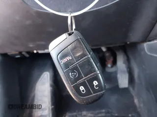 2017 Jeep Renegade Latitude z VIN ZACCJBBB8HPF61752, wystawiony jako IAAI lot #42096538 z przebiegiem 97 204 mil mil oraz . Historia ofert i sprzedaży dostępna na DreamBid. Obrazek 11.