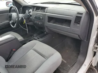 2008 Dodge Dakota z VIN 1D3HE32KX8S525837, wystawiony jako Copart lot #53922725 z przebiegiem 138 810 mil mil oraz Szkoda całkowita • Salvage title. Historia ofert i sprzedaży dostępna na DreamBid. Obrazek 8.