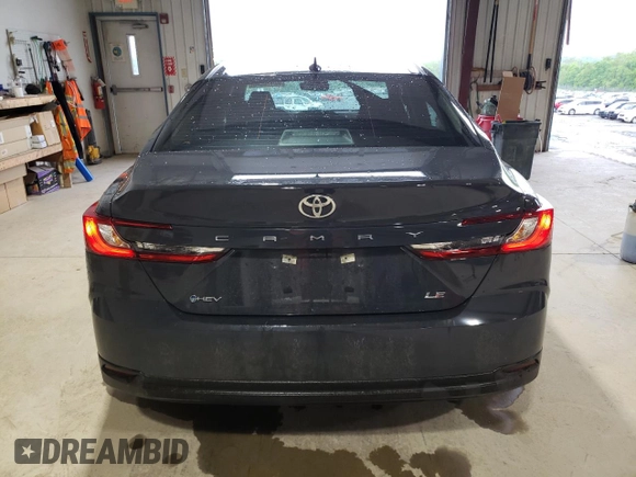 2025 Toyota Camry LE z VIN 4T1DAACK9SU506208, wystawiony jako Copart lot #56706605 z przebiegiem 17 651 mil mil oraz Szkoda całkowita • Salvage title. Historia ofert i sprzedaży dostępna na DreamBid. Obrazek 6.
