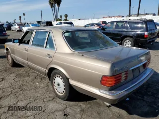 1988 Mercedes-Benz 420 420SEL with VIN WDBCA35D2JA420781, listed as a Copart auction lot 80836744 with 218,273 mi miles and Clean Title. Bid and sale history available at carsss.com. Image 2.