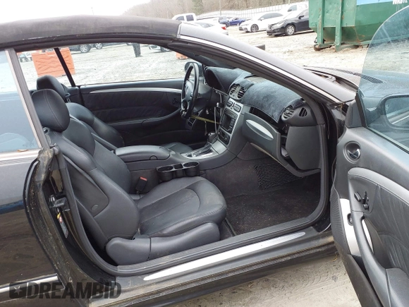 2004 Mercedes-Benz CLK 500 z VIN WDBTK75G24T012126, wystawiony jako IAAI lot #41514021 z przebiegiem 135 901 mil mil oraz . Historia ofert i sprzedaży dostępna na DreamBid. Obrazek 5.