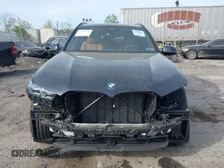 2025 BMW X5 xDrive40i z VIN 5UX23EU04S9Y37497, wystawiony jako IAAI lot #42124797 z przebiegiem 6 256 mil mil oraz . Historia ofert i sprzedaży dostępna na DreamBid. Obrazek 11.