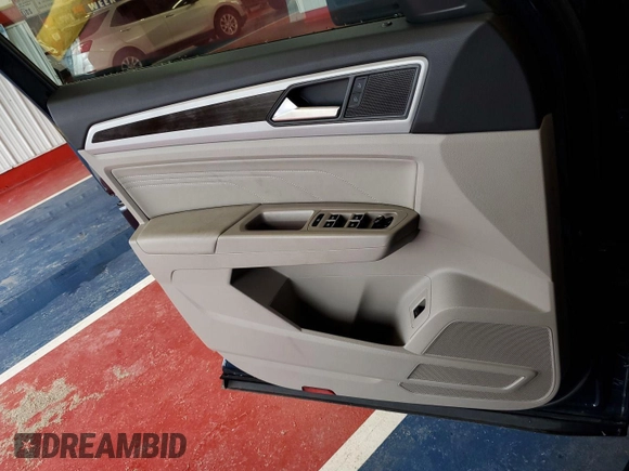 2023 Volkswagen Atlas SE z VIN 1V2HR2CA5PC527628, wystawiony jako IAAI lot #42569146 z przebiegiem 27 424 mil mil oraz . Historia ofert i sprzedaży dostępna na DreamBid. Obrazek 16.