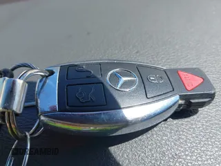 2010 Mercedes-Benz E 350 Luxury z VIN WDDHF5GB9AA048636, wystawiony jako IAAI lot #42151413 z przebiegiem 174 727 mil mil oraz . Historia ofert i sprzedaży dostępna na DreamBid. Obrazek 11.