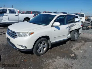 2012 Toyota Highlander Limited with VIN 5TDYK3EH2CS050221, listed as a IAAI auction lot 41663898 with 205,714 mi miles. Bid and sale history available at carsss.com. Image 2.