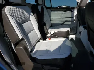 2025 GMC Acadia FWD Denali z VIN 1GKENLRS6SJ134283, wystawiony jako Copart lot #52081235 z przebiegiem 6 382 mil mil oraz Nie do naprawy • Non repairable. Historia ofert i sprzedaży dostępna na DreamBid. Obrazek 11.