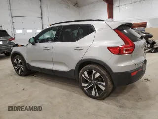 2024 Volvo XC40 Ultimate Dark Theme z VIN YV4L12UM4R2213891, wystawiony jako Copart lot #85272044 z przebiegiem Nie podano mil oraz Nie do naprawy • Non repairable. Historia ofert i sprzedaży dostępna na DreamBid. Obrazek 2.