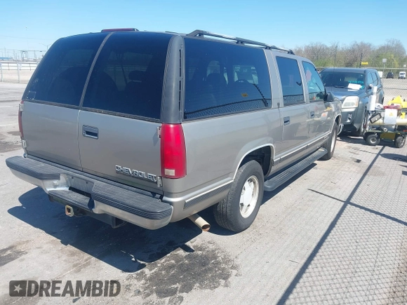 1999 Chevrolet Suburban with VIN 3GNEC16R9XG253081, listed as a IAAI auction lot 41719007 with 196,884 mi miles. Bid and sale history available at carsss.com. Image 4.