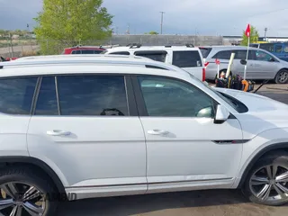 2018 Volkswagen Atlas SE z VIN 1V2FR2CA2JC540657, wystawiony jako IAAI lot #42115554 z przebiegiem 107 309 mil mil oraz . Historia ofert i sprzedaży dostępna na DreamBid. Obrazek 13.