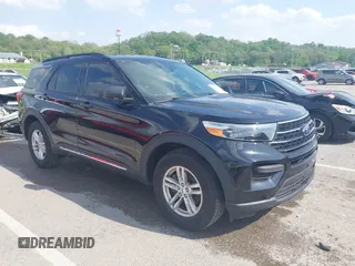 2020 Ford Explorer XLT z VIN 1FMSK8DH7LGB27949, wystawiony jako IAAI lot #42120602 z przebiegiem 64 186 mil mil oraz . Historia ofert i sprzedaży dostępna na DreamBid. Obrazek 1.