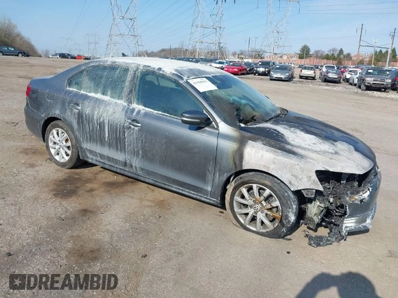 2011 Volkswagen Jetta Sedan SE w/Convenience & Sunroof PZEV with VIN 3VWDZ7AJ5BM305515, listed as a IAAI auction lot 41908863 with 1 mi miles. Bid and sale history available at carsss.com. Image 1.