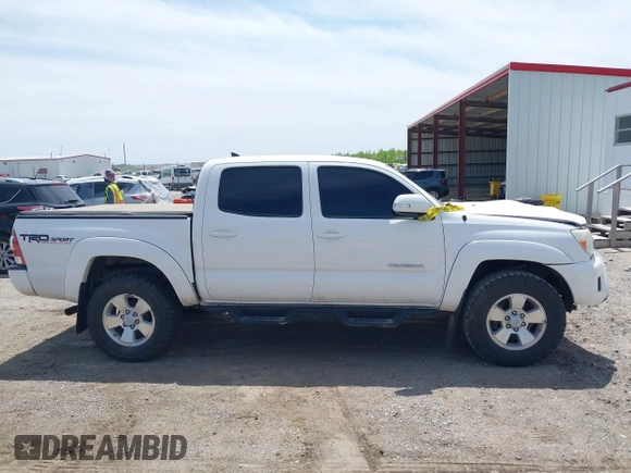 2015 Toyota Tacoma with VIN 3TMLU4EN2FM193142, listed as a IAAI auction lot 42189553 with 70,480 mi miles and . Bid and sale history available at DreamBid. Image 14.