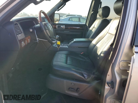 2006 Lincoln Navigator Luxury with VIN 5LMFU27556LJ15060, listed as a Copart auction lot 85070574 with 0 mi miles and Salvage Title. Bid and sale history available at carsss.com. Image 7.