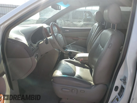 2008 Toyota Sienna XLE z VIN 5TDZK22CX8S122829, wystawiony jako Copart lot #58202065 z przebiegiem 228 678 mil mil oraz Szkoda całkowita • Salvage title. Historia ofert i sprzedaży dostępna na DreamBid. Obrazek 7.
