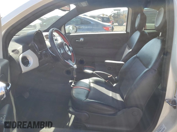 2014 FIAT 500e z VIN 3C3CFFGE0ET173032, wystawiony jako Copart lot #60730574 z przebiegiem 120 996 mil mil oraz Szkoda całkowita • Salvage title. Historia ofert i sprzedaży dostępna na DreamBid. Obrazek 7.