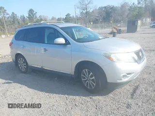 2014 Nissan Pathfinder SV with VIN 5N1AR2MN9EC665895, listed as a IAAI auction lot 41530446 with 137,272 mi miles. Bid and sale history available at carsss.com. Image 1.