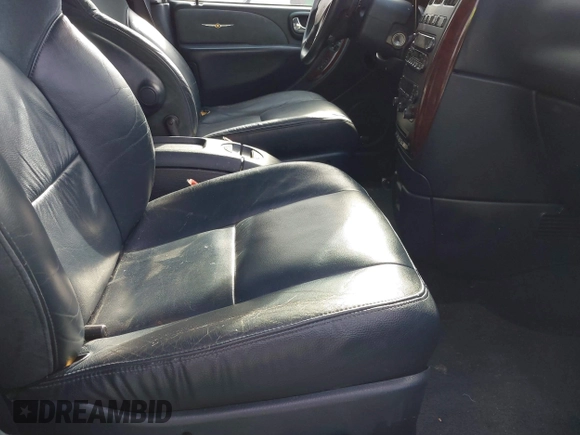 2001 Chrysler Town & Country Limited with VIN 2C8GP64L71R299459, listed as a IAAI auction lot 41715441 with 305,809 mi miles. Bid and sale history available at carsss.com. Image 5.