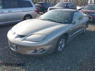 2000 Pontiac Firebird Firebird z VIN 2G2FS22K3Y2172035, wystawiony jako IAAI lot #42079941 z przebiegiem Nie podano mil oraz . Historia ofert i sprzedaży dostępna na DreamBid. Obrazek 2.
