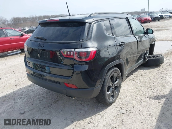2018 Jeep Compass Latitude with VIN 3C4NJDBBXJT304322, listed as a IAAI auction lot 41833329 with 124,577 mi miles. Bid and sale history available at carsss.com. Image 4.