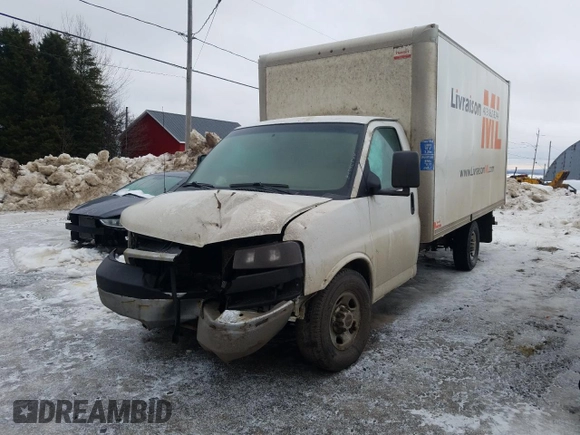 2019 GMC Savana z VIN 7GZ07SFG1KN003218, wystawiony jako Copart lot #84340584 z przebiegiem 383 500 mil mil oraz Szkody całkowita. Historia ofert i sprzedaży dostępna na DreamBid. Obrazek 1.