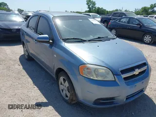 2007 Chevrolet Aveo LS z VIN KL1TD56667B122930, wystawiony jako IAAI lot #42802302 z przebiegiem 97 365 mil mil oraz . Historia ofert i sprzedaży dostępna na DreamBid. Obrazek 1.