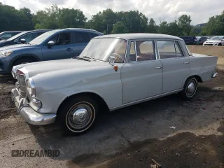 1962 Mercedes-Benz 190 z VIN 11001010026663, wystawiony jako Copart lot #77166834 z przebiegiem 47 390 mil mil oraz Tytuł czysty. Historia ofert i sprzedaży dostępna na DreamBid. Obrazek 1.