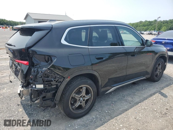 2025 BMW X1 xDrive28i z VIN WBX73EF09S5061608, wystawiony jako Copart lot #58814995 z przebiegiem 6 612 mil mil oraz Szkoda całkowita • Salvage title. Historia ofert i sprzedaży dostępna na DreamBid. Obrazek 3.