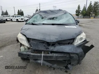 2018 Toyota Sienna LE Auto Access Seat with VIN 5TDKZ3DC6JS924316, listed as a Copart auction lot 61822215 with 123,396 mi miles and Salvage title. Bid and sale history available at DreamBid. Image 5.