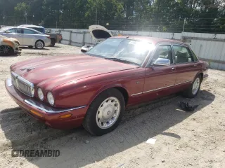 2000 Jaguar XJ Vanden Plas z VIN SAJDA24C2YLF11383, wystawiony jako Copart lot #65968655 z przebiegiem 156 743 mil mil oraz Czysty tytuł • Clean title. Historia ofert i sprzedaży dostępna na DreamBid. Obrazek 1.