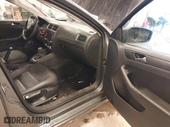 2011 Volkswagen Jetta SE with VIN 3VWDZ7AJXBM316686, listed as a IAAI auction lot 41218388 with 239,027 mi miles and . Bid and sale history available at DreamBid. Image 5.