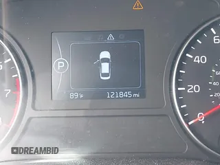 2018 Kia Optima LX z VIN KNAGT4L36J5216858, wystawiony jako IAAI lot #42149047 z przebiegiem 121 845 mil mil oraz . Historia ofert i sprzedaży dostępna na DreamBid. Obrazek 16.