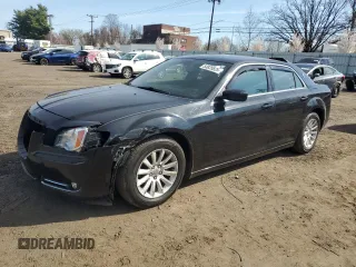 2013 Chrysler 300 z VIN 2C3CCAAG0DH504284, wystawiony jako Copart lot #53835825 z przebiegiem 146 036 mil mil oraz Szkoda całkowita • Salvage title. Historia ofert i sprzedaży dostępna na DreamBid. Obrazek 1.