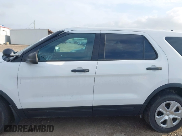 2016 Ford Utility Police Interceptor with VIN 1FM5K8AR5GGA86768, listed as a IAAI auction lot 42140734 with 115,820 mi miles. Bid and sale history available at carsss.com. Image 15.