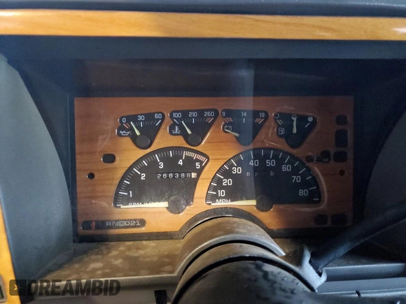 1992 Chevrolet Suburban z VIN 1GNGK26K8NJ330202, wystawiony jako Copart lot #85204074 z przebiegiem 266 388 mil mil oraz Czysty tytuł • Clean title. Historia ofert i sprzedaży dostępna na DreamBid. Obrazek 9.