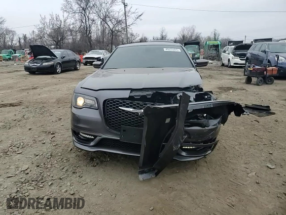 2019 Chrysler 300 S z VIN 2C3CCABG8KH594943, wystawiony jako Copart lot #49223225 z przebiegiem 60 893 mil mil oraz Szkody całkowita. Historia ofert i sprzedaży dostępna na DreamBid. Obrazek 11.